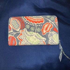 Vera Bradley full size wallet. Brand new, never used. Without tags.